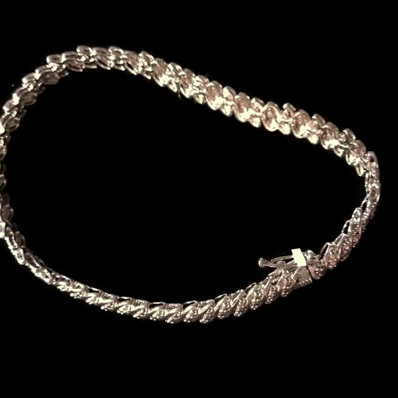 Elegant Diamond-Cut Bracelet